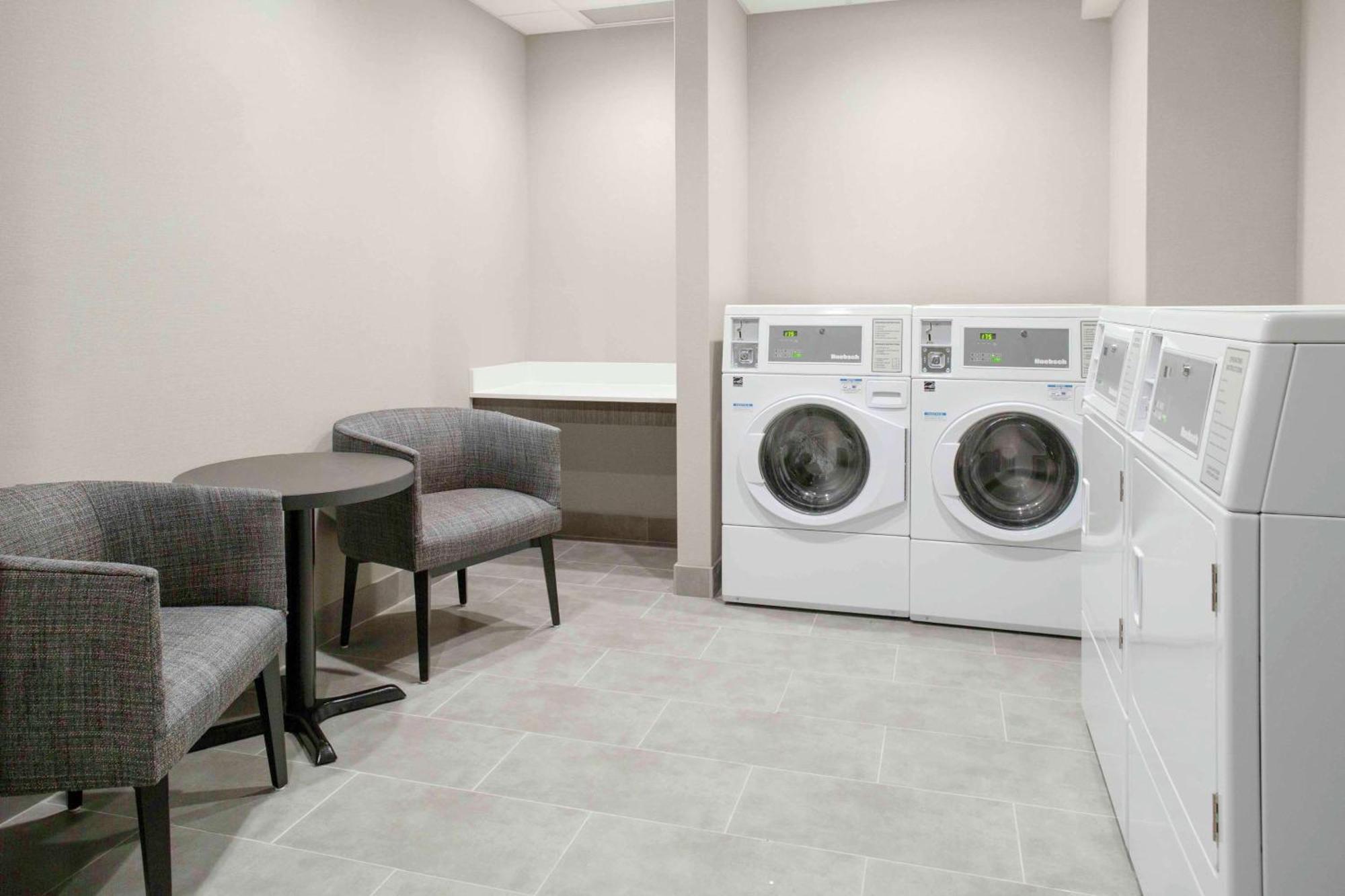 Homewood Suites By Hilton Lansing Eastwood Exteriör bild